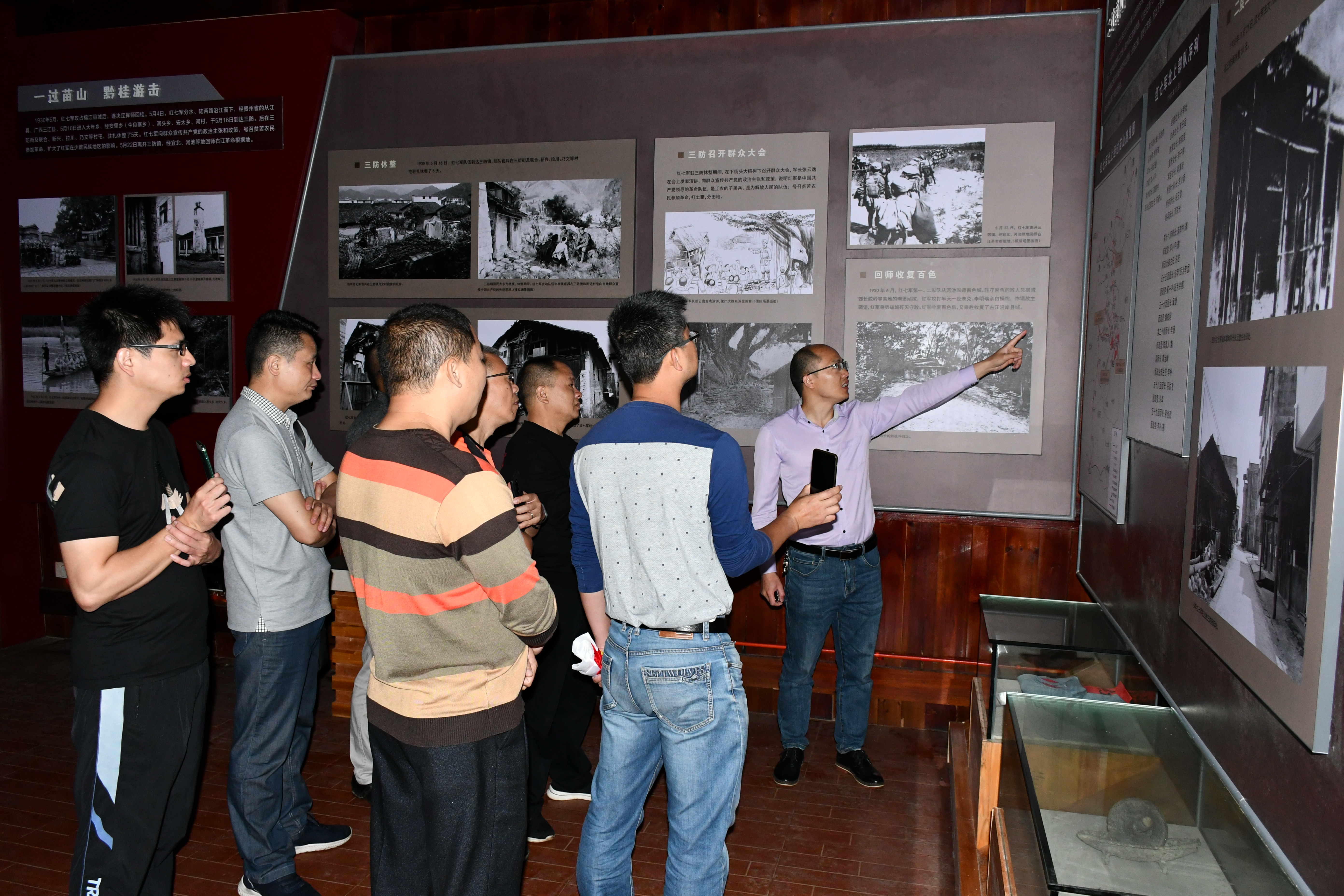 参观红色基地2.JPG